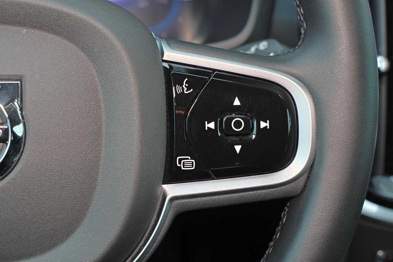 Volvo V60 T6 Recharge AWD Plus Dark - IntelliSafe Assist & Surround - 360º Camera - Harman/Kardon audio - Adaptieve LED koplampen - Verwarmde voorstoelen, stuur & achterbank - Parkeersensoren voor & achter - Elektr. bedienb. voorstoelen met geheugen - Extra getint 