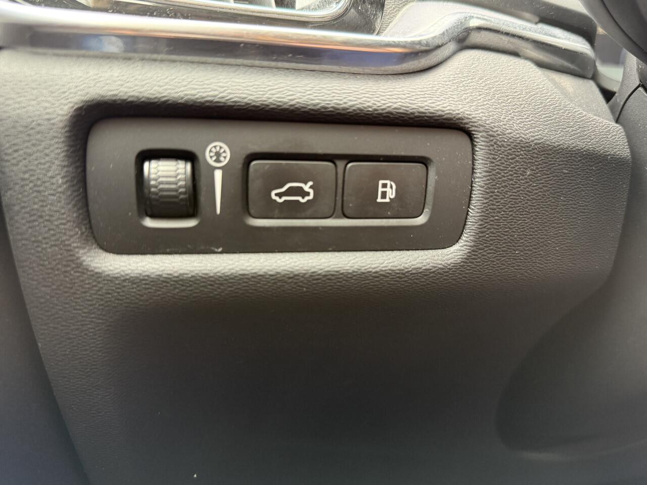 Volvo V60 BWJ 2020 2.0 T6 291 PK Twin Engine AWD Momentum Pro AUTOMAAT | TREKHAAK | STOEL + STUURVER. | FULL LED | HALF LEDER | ADAPTIVE CRUISE | CARPLAY + ANDROID | ELEKTR. ACHTERKLEP | NAVI | CLIMA | LMV | PDC