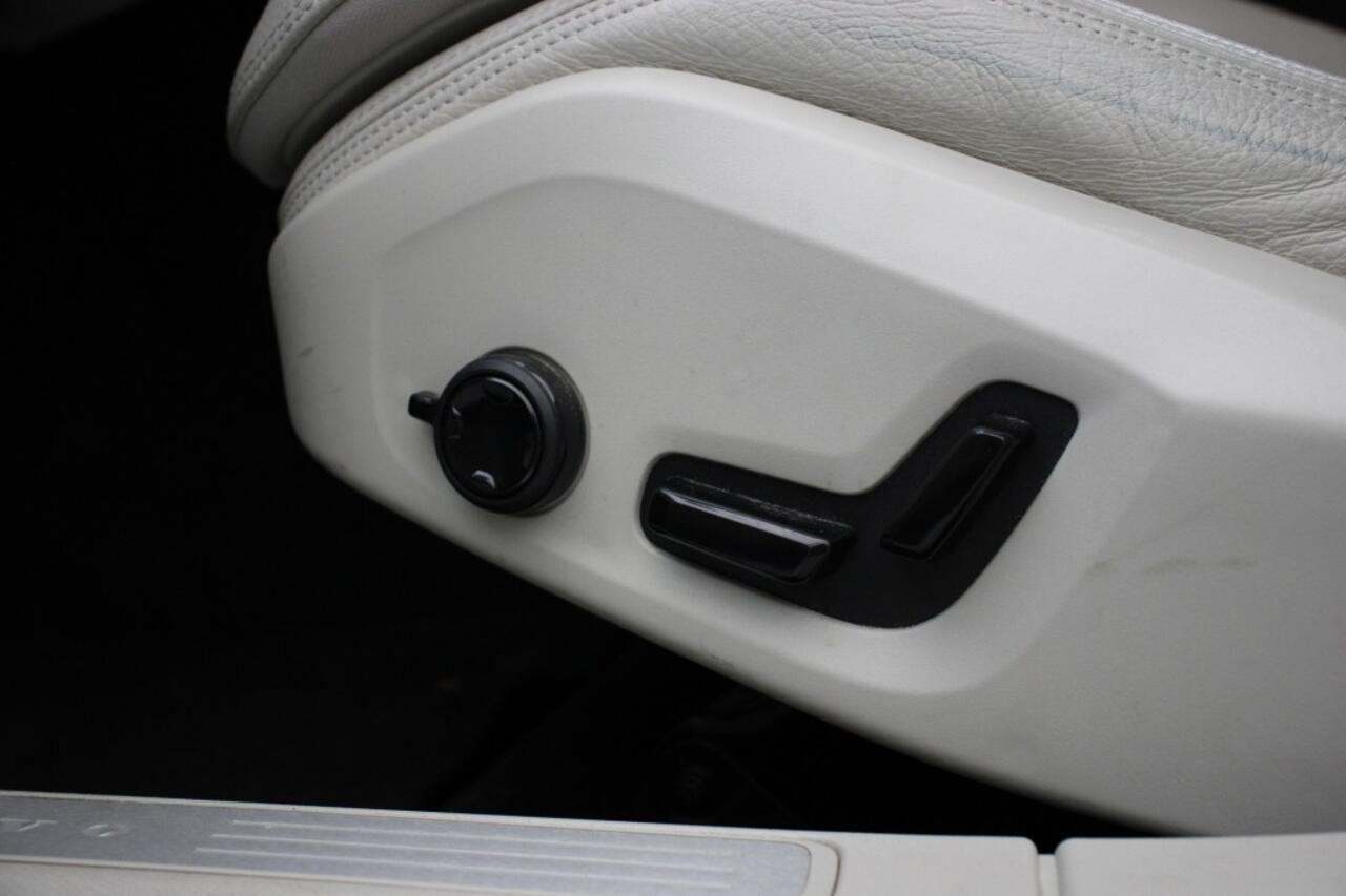 Volvo V60 2.0 T6 PHEV Twin Engine AWD Momentum Pro - Trekhaak, Leer