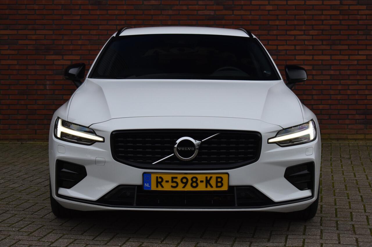 Volvo V60 B4 211PK Plus Dark | Trekhaak | Sportstoelen |