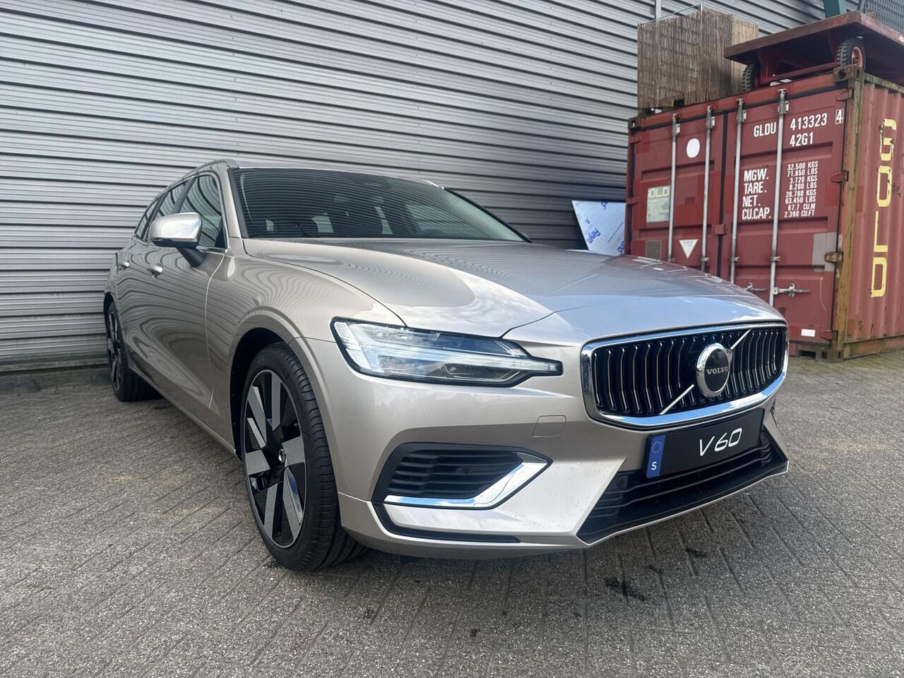Volvo V60 2.0 T6 Plug-in hybrid AWD Essential Bright / VOORAAD AKTIE PRIJS /