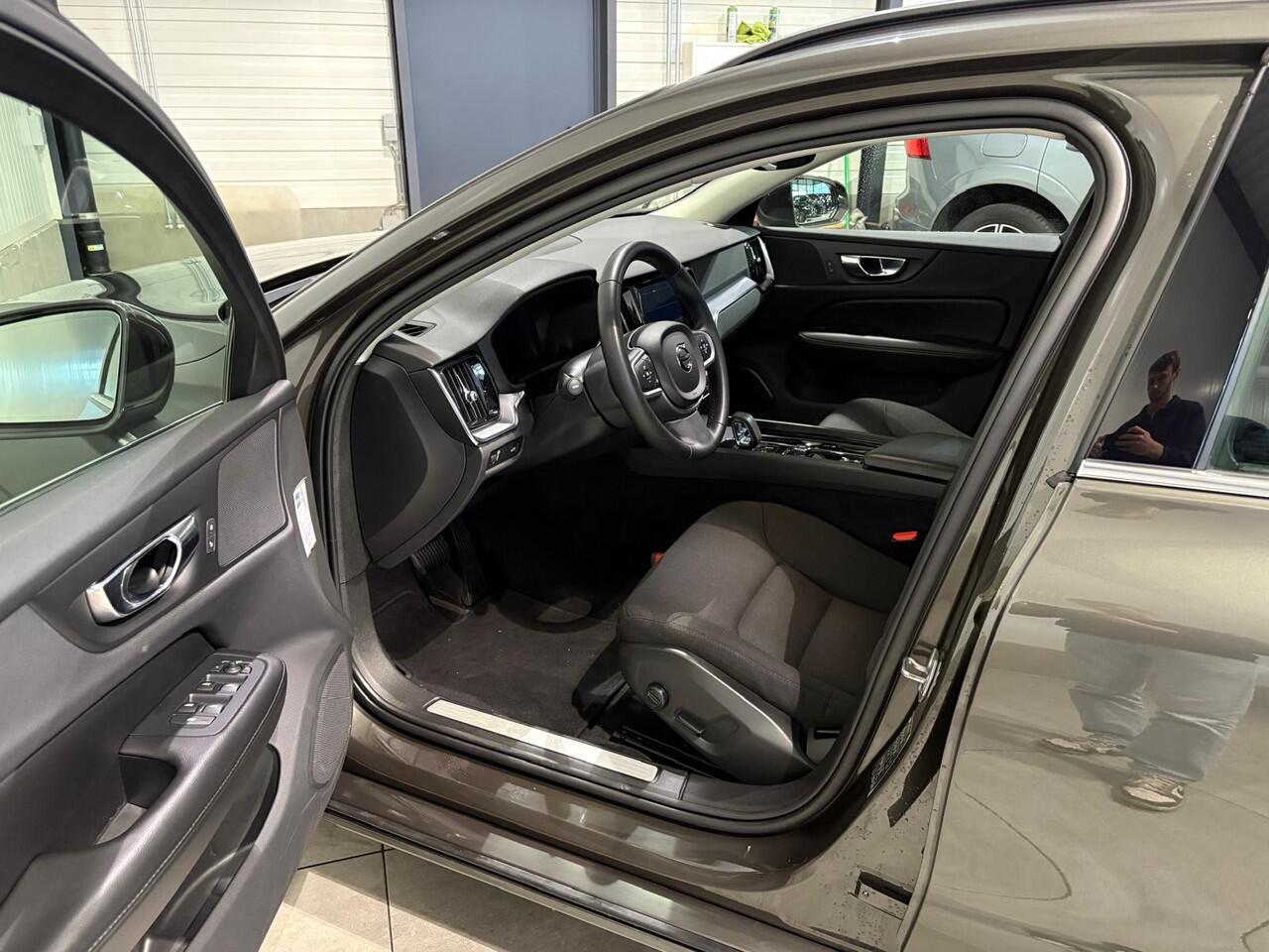 Volvo V60 B3 Aut. Benzine Momentum ACC Parkeercamera 163pk