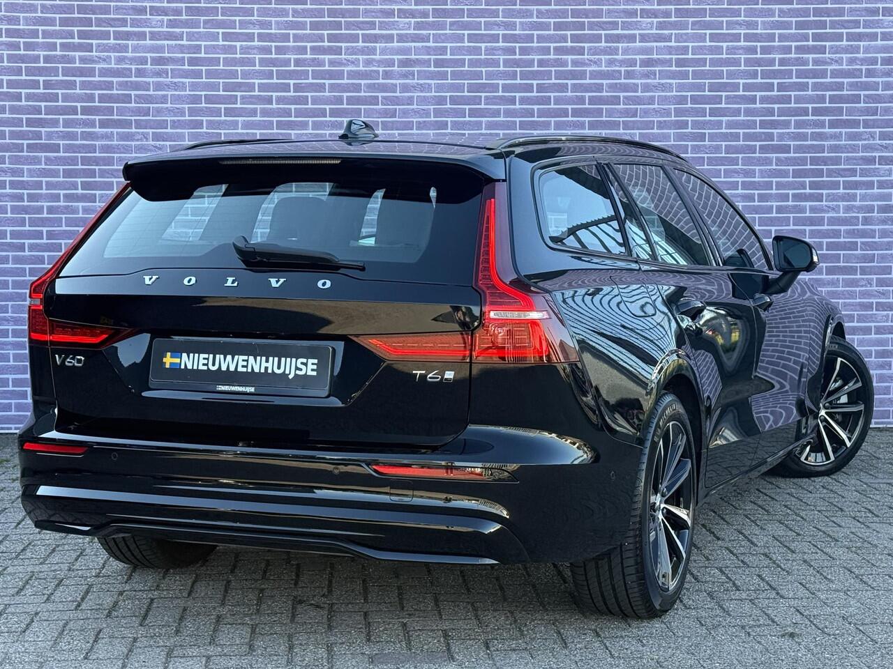 Volvo V60 2.0 T6 Plug-in hybrid AWD Plus Dark | 360° Camera | Stoel en stuurverwarming | Trekhaak | Adaptieve cruise control | Harman/Kardon audio | BLIS dodehoekdetectie |