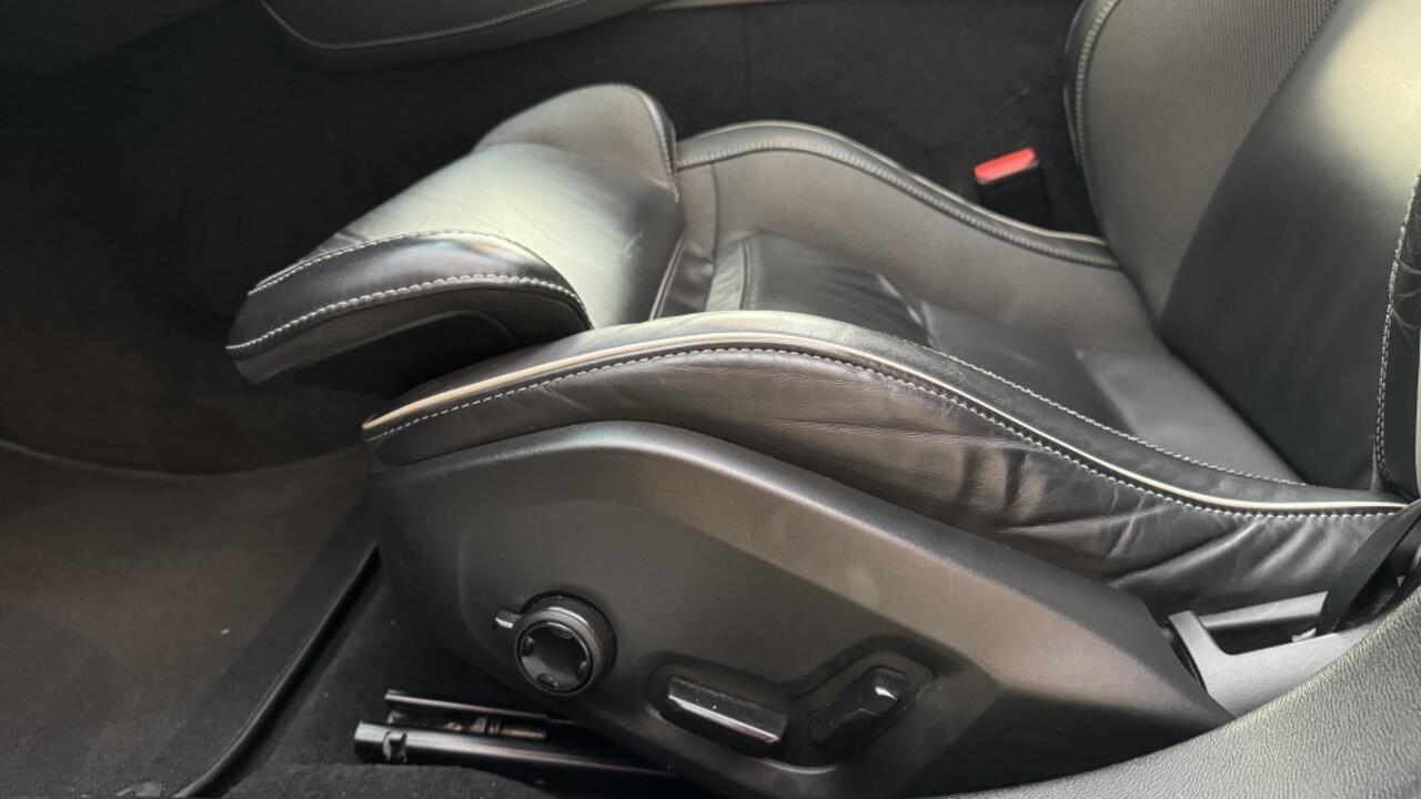 Volvo V60 2.0 T6 AWD R-Design | Pano | Leer | Camera