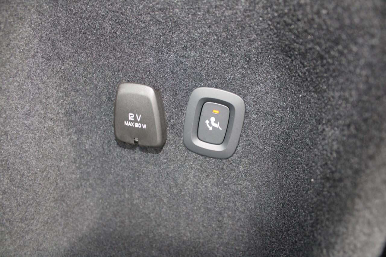 Volvo V60 T6 Plug-in hybrid AWD Plus Dark | Trekhaak | Sportstoelen | 360° Camera