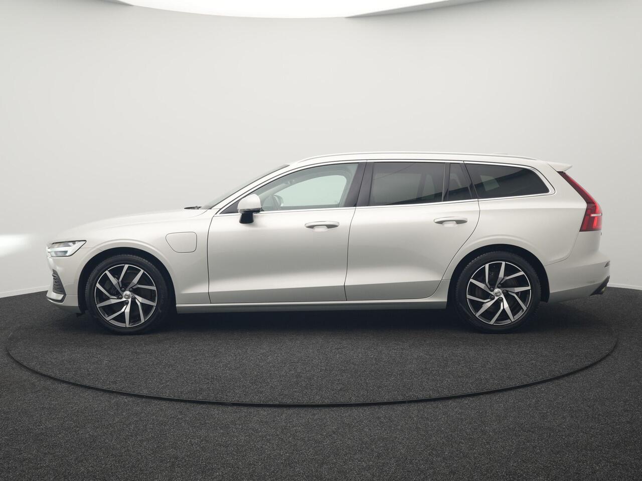 Volvo V60 T6 Twin Engine AWD Momentum Pro Plug In Hybrid 340pk Dealer O.H PHEV | Panodak | Adaptive Cruise | Camera | Apple Carplay | Sportstoelen Verwarmd | Virtual | Blis |
