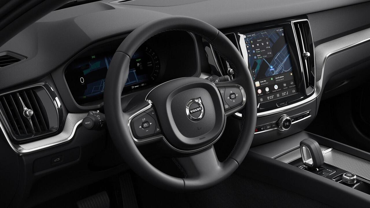 Volvo V60 2.0 B4 Essential | Direct Beschikbaar | Adaptieve Cruise Control | Dodehoekwaarschuwing | Stoelverwarming V+A | Stuurwielverwarming | Parkeersensoren V+A | Achteruitrijcamera