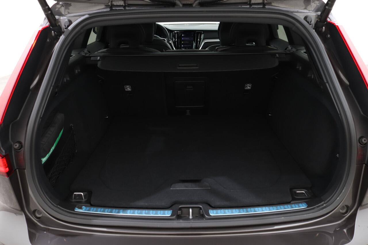 Volvo V60 2.0 T6 PHEV AWD PLUS DARK AUT8 | Panoramadak | 19 inch | Trekhaak
