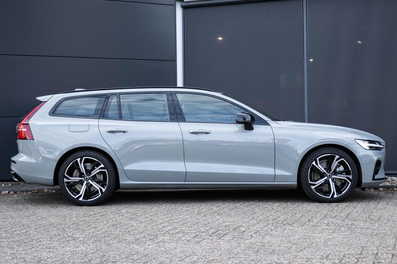 Volvo V60 T6 Plug-in hybrid AWD Plus Dark | Verwarmbare voorstoelen | Verwarmbaar stuurwiel | Verwarmbare achterbank | Charcoal Sportleder | Zwarte hemel | 19 inch Lichtmetalen velgen | Parkeercamera | Elektrische verstelbare voorstoelen met geheugen | Premium audi