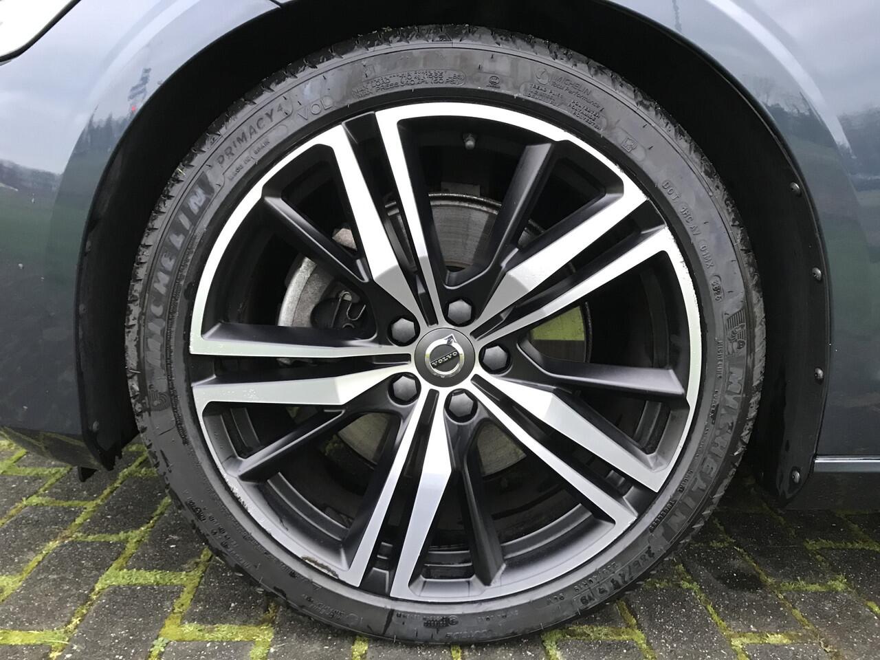 Volvo V60 2.0 B3 R-Design Automaat | Rijklaar incl 12 mnd Bovag | Panoramadak Trekhaak Keyless Carplay/Android