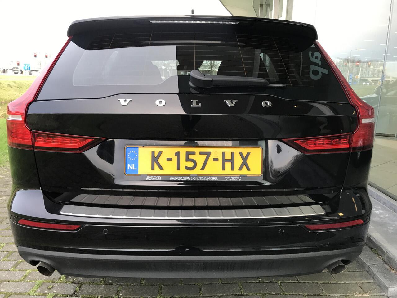 Volvo V60 2.0 B3 Momentum Advantage Automaat | Rijklaar incl 12 mnd Bovag | Carplay Darktint Trekhaak DAB