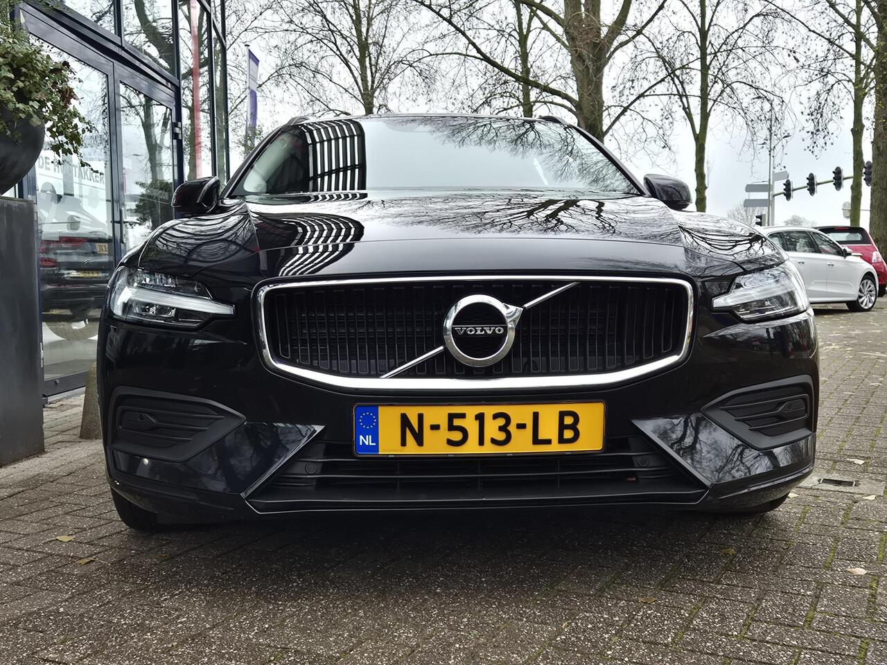 Volvo V60 2.0 B3 Momentum Business | Climate Control | LM velgen | PDC voor+achter+camera | Navigatie