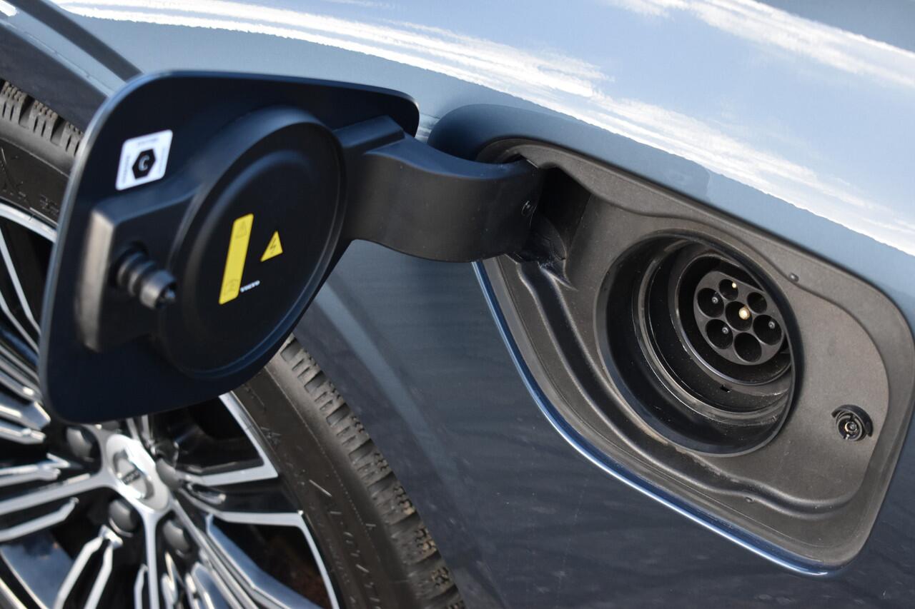 Volvo V60 T6 AWD 350PK Plug-in Hybrid Plus Dark | 360 Camera | H&K | BLIS | ACC | Stoelverwarming | Leder |