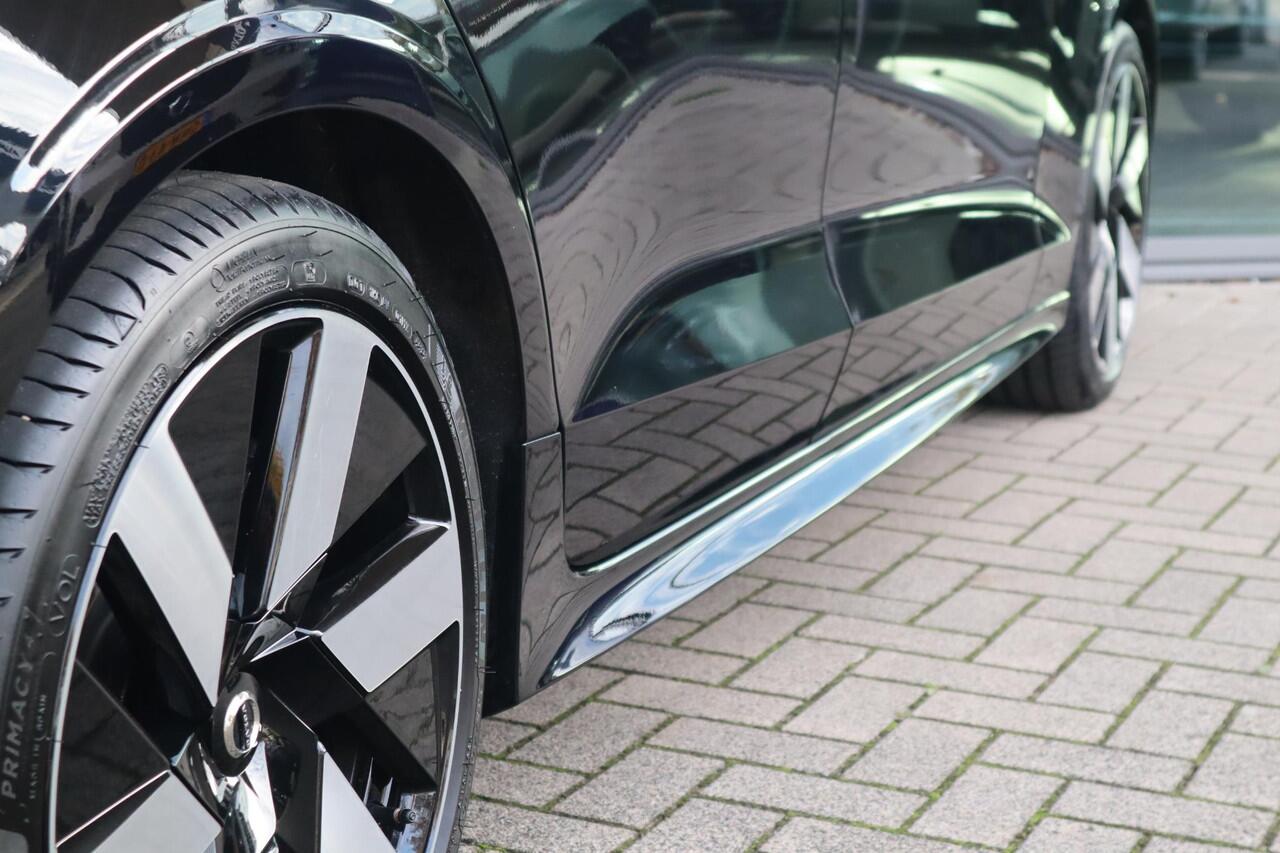 Volvo V60 2.0 T6 Plug-in hybrid AWD Essential Edition | Stoelverwarming voor + achter| Stuurwielverwarming| Side-Skirts| RVS- bumperbescherming achter|