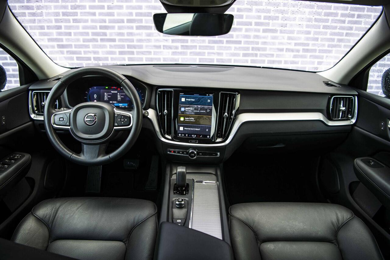Volvo V60 2.0 B3 Essential Edition | Sport Pack | 19" Black Edition Velgen | Leder | Adaptieve Cruise Control | Stoelverwarming | Park Assist |