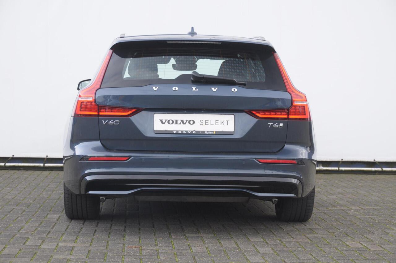 Volvo V60 T6 350PK Automaat AWD Plus Dark / Adaptive cruise control / Elektrische stoelen / Harman Kardon audio / Trekhaak / Pilot assist / BLIS / Stoel en stuur verwarming / Elektrische achterklep / Parkeersensoren met 360 camera / Google infotainment