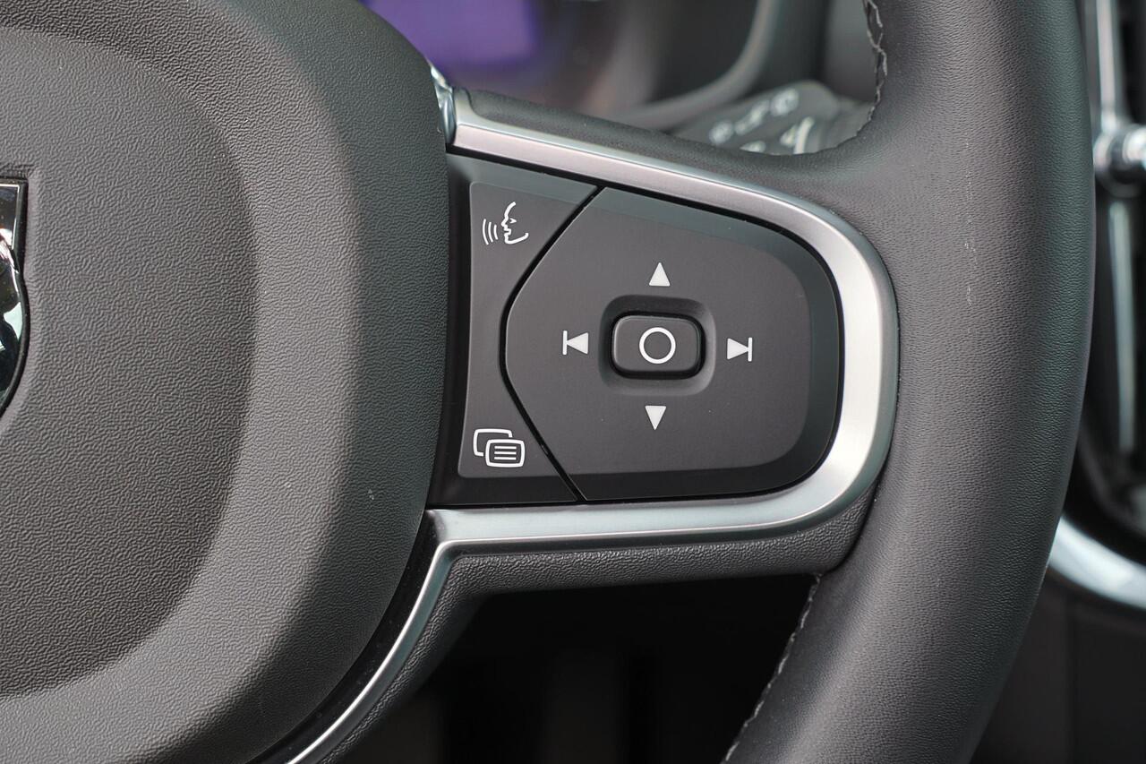 Volvo V60 T6 Recharge AWD Essential - IntelliSafe Assist & Surround - Parkeercamera achter - Verwarmde voorstoelen, stuur & achterbank - Parkeersensoren voor & achter - High Performance audio - 19' LMV