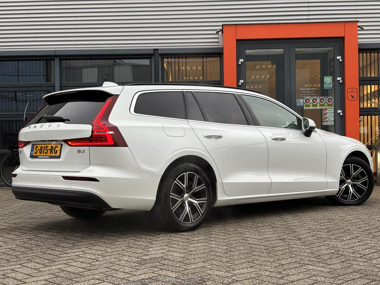 Volvo V60 2.0 B3 Core / NL Auto / Stoel & Stuurverwarming / Achterruitrijcamera / Googlemaps Navi /