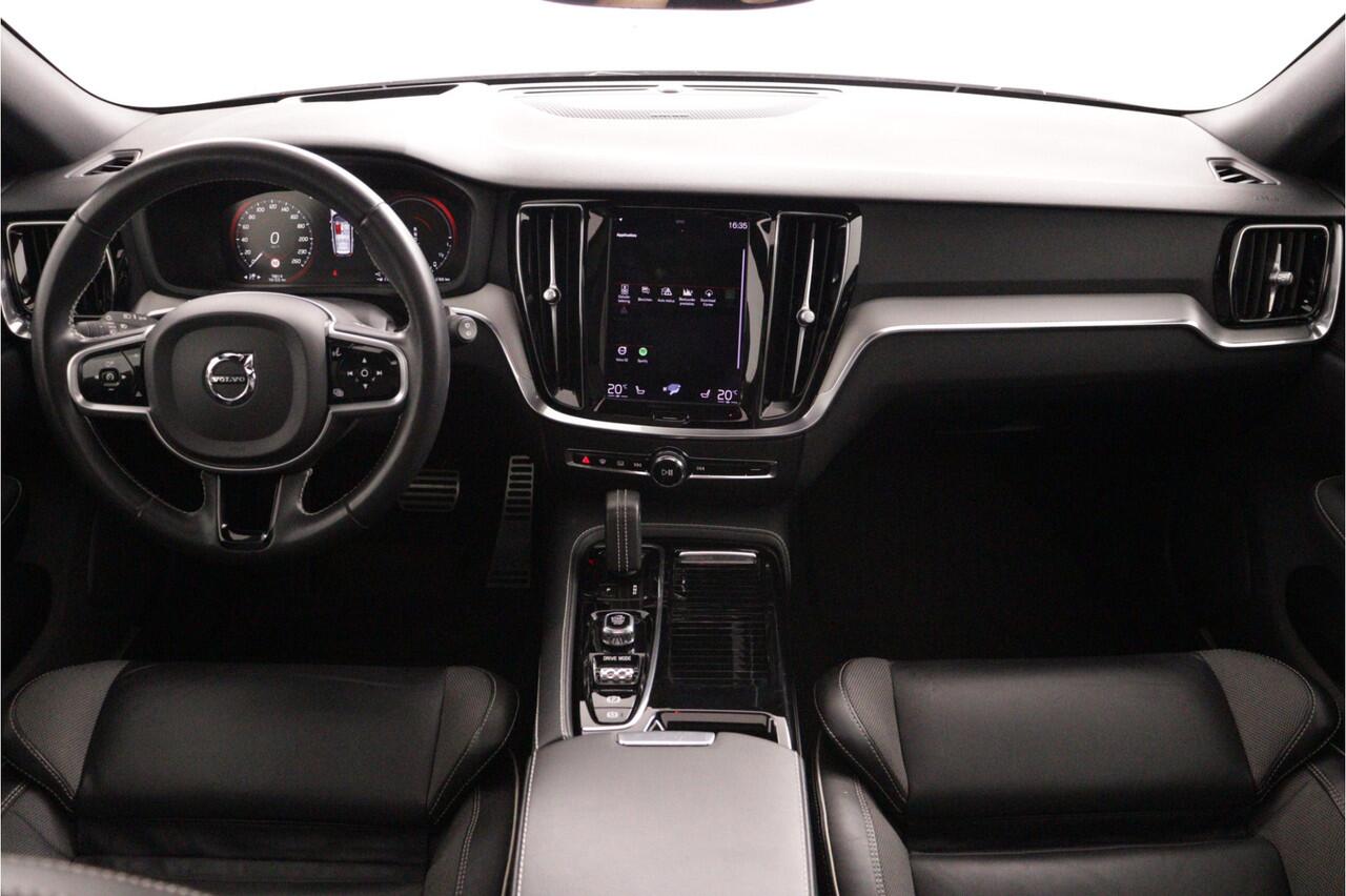 Volvo V60 2.0 T6 Recharge AWD R-Design 340 PK | 3D Camera | Trekhaak | Apple Car Play | Harman/Kardon | Panorama | Crystal White Pearl - RIJKLAAR