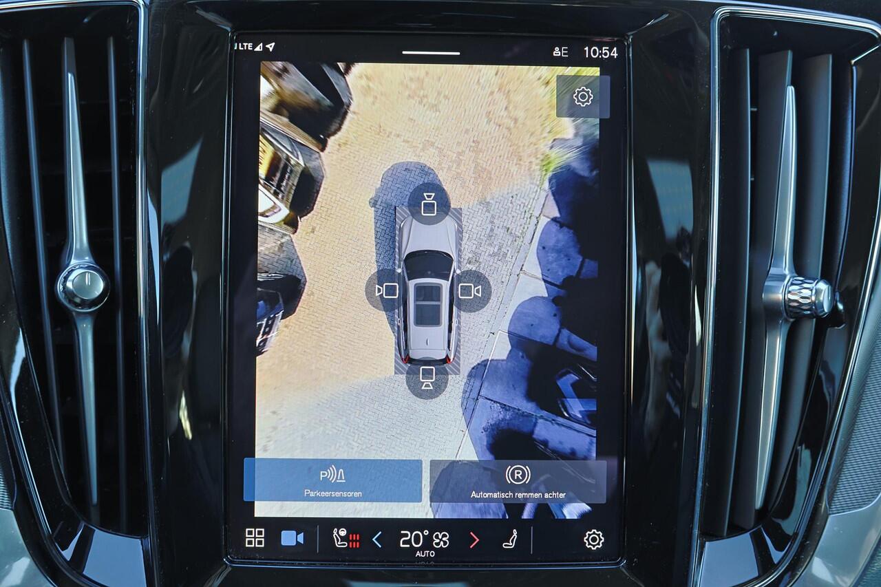 Volvo V60 T6 Recharge AWD Plus Dark - IntelliSafe Assist & Surround - 360º Camera - Harman/Kardon audio - Adaptieve LED koplampen - Verwarmde voorstoelen, stuur & achterbank - Parkeersensoren voor & achter - Elektr. bedienb. voorstoelen met geheugen - Head up displ