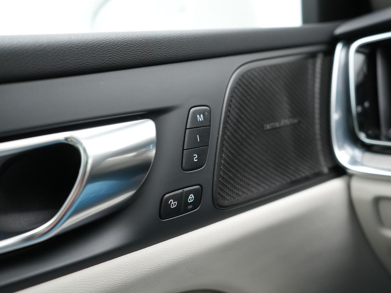 Volvo V60 T6 Recharge AWD Inscription Plug In Hybrid 340pk Dealer O.H PHEV | Trekhaak Af Fabriek | Panodak | Head Up | 360 Camera | Adaptive Cruise | Lederen Sporstoelen Memory & Verwarmd | Harman & Kardon | Blis | Keyless | Apple Carplay | Stuur Verwarmd |