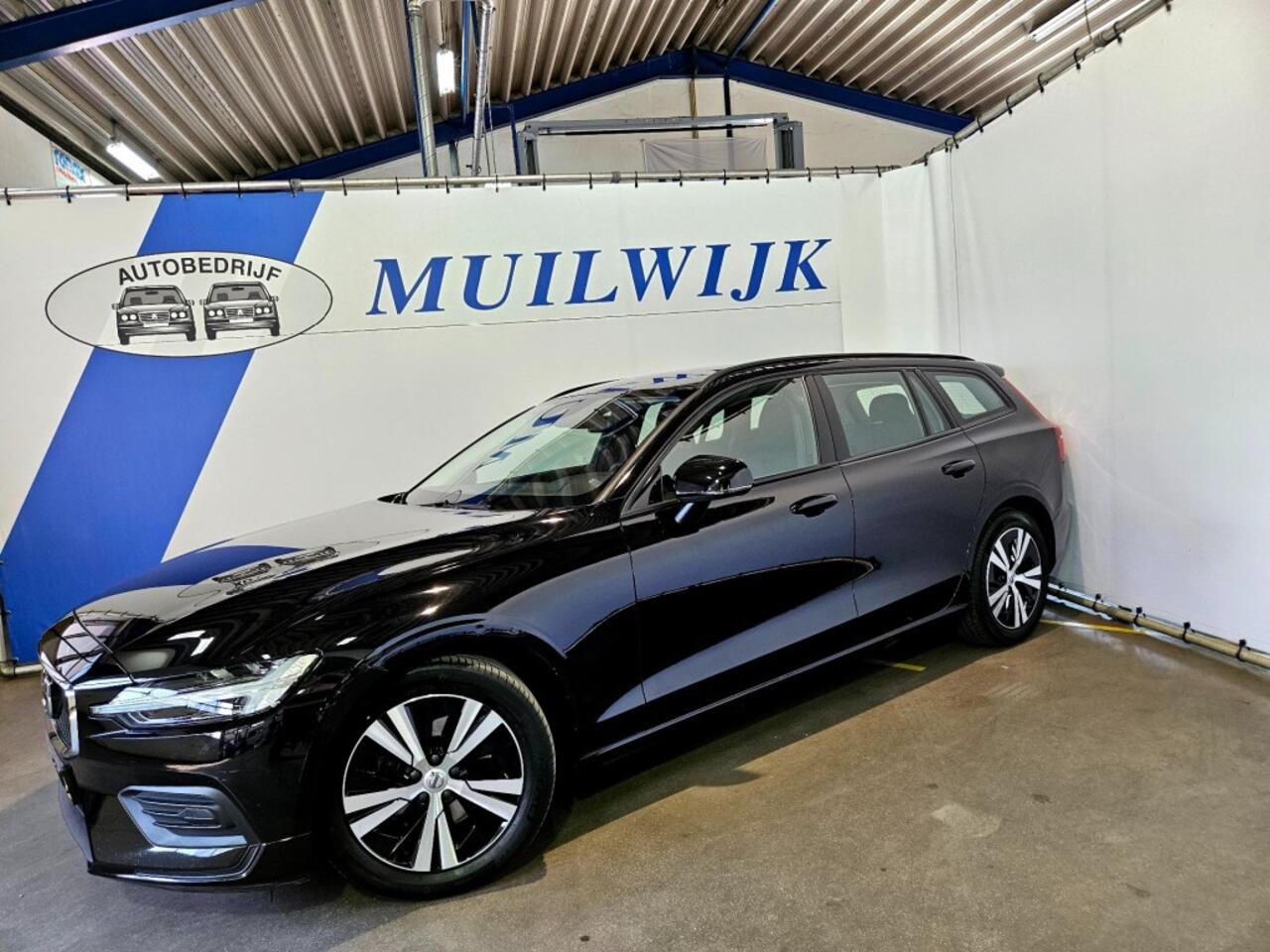 Volvo V60 2.0 B3 Momentum Advantage / CarPlay / Navi / NL Auto