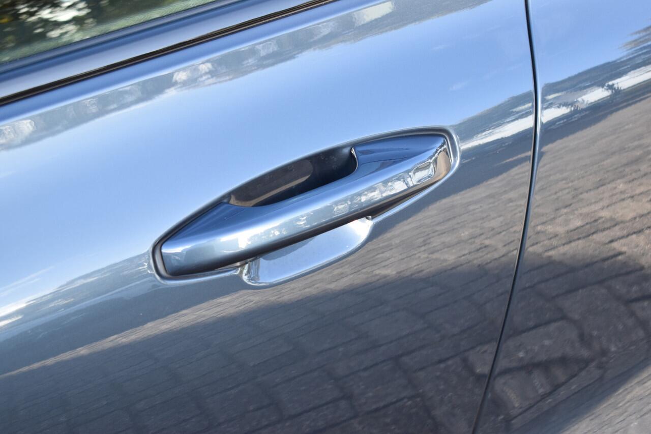 Volvo V60 T6 AWD 350PK Plug-in Hybrid Plus Dark | 360 Camera | H&K | BLIS | ACC | Stoelverwarming | Leder |