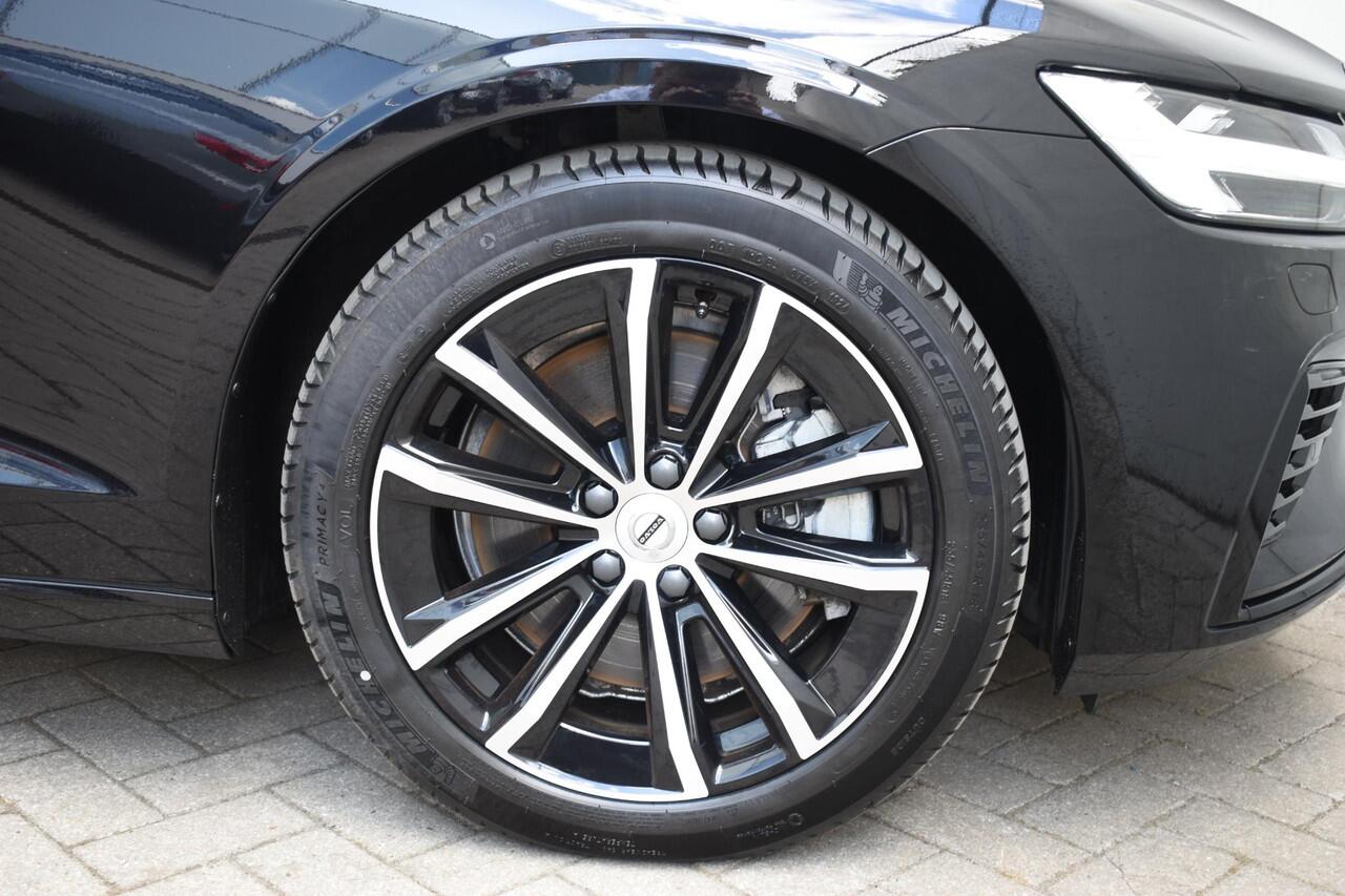 Volvo V60 T6 350PK Automaat Plug-in Hybrid AWD Plus Dark / Navigatie / Camera / Adaptieve Cruise Control / Elektrische Stoelen / Leder / LM Velgen /
