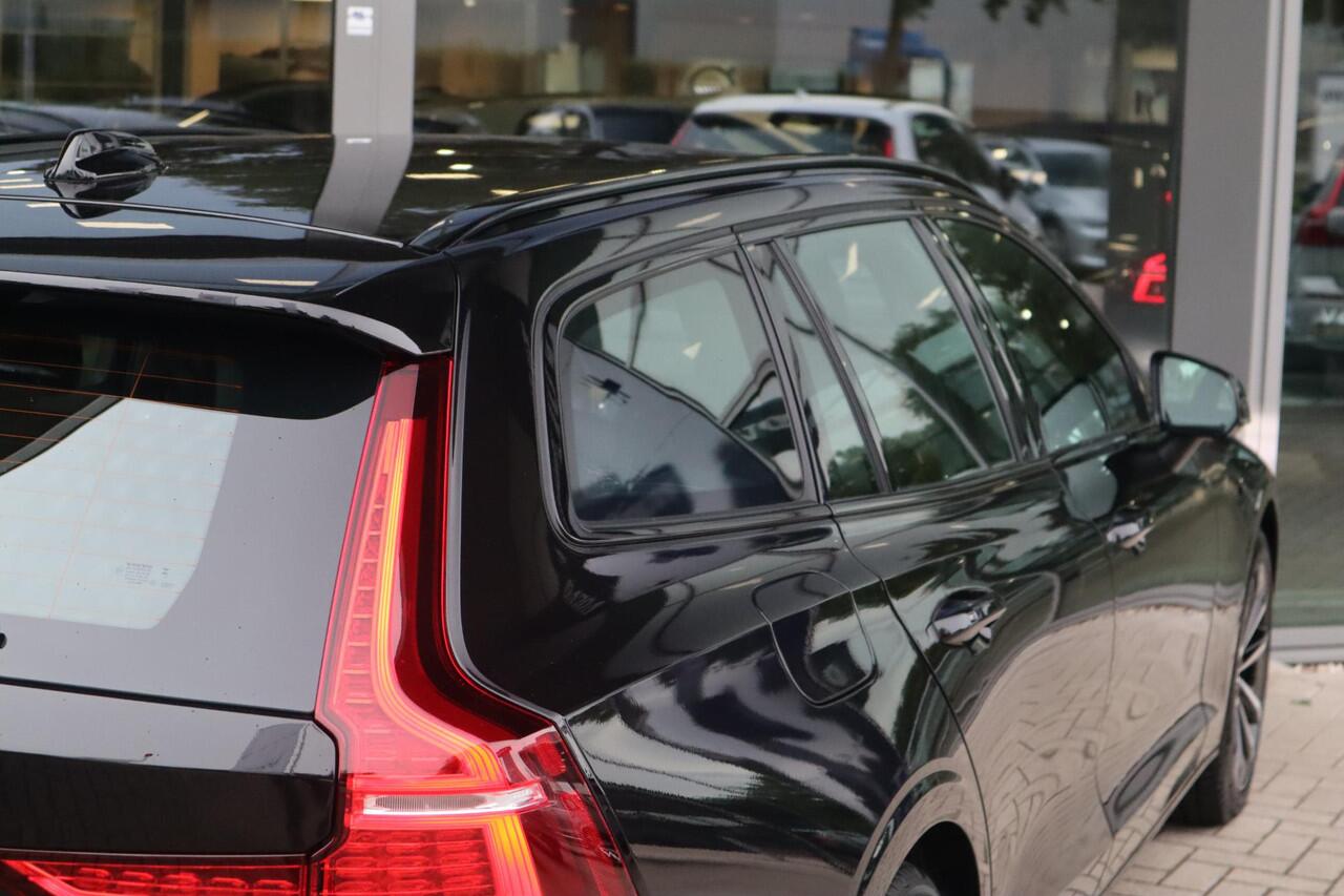 Volvo V60 2.0 T6 Plug-in hybrid AWD Plus Dark | 360* Camera| Harman Kardon audiosysteem| Stoelverwarming voor + achter| Stuurwielverwarming| Verwarmbare voorruit| Semi- elektrisch inklapbare trekhaak|