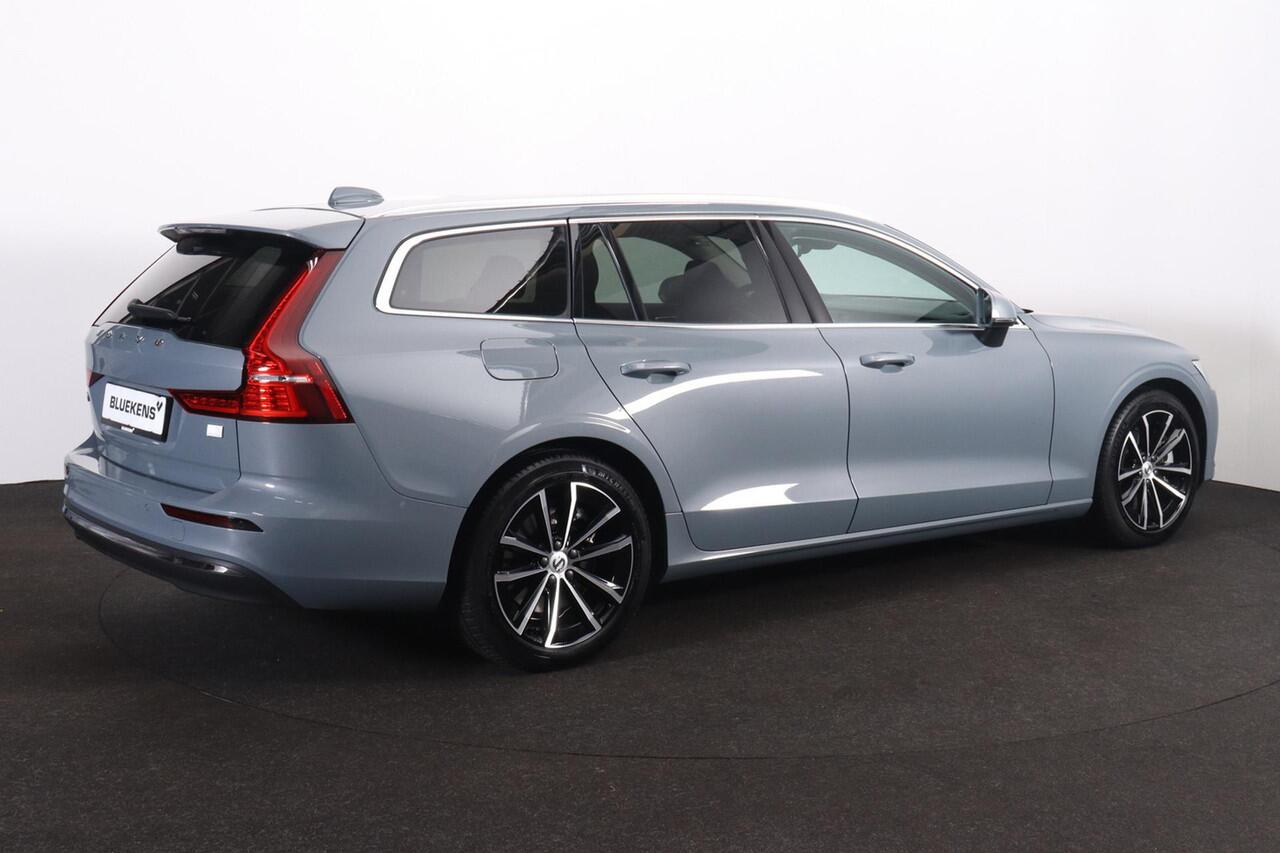 Volvo V60 T6 Recharge AWD Core - Parkeercamera achter - Verwarmde voorstoelen, stuur & achterbank - Parkeersensoren voor & achter - Cruise control - High Performance audio - Extra getint glas - 18' LMV
