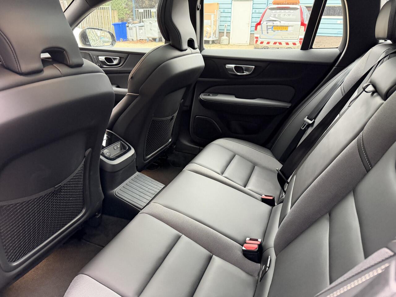 Volvo V60 2.0 T6 Plug-in hybrid AWD Plus Dark Premium | Climate | 19'' Wielen