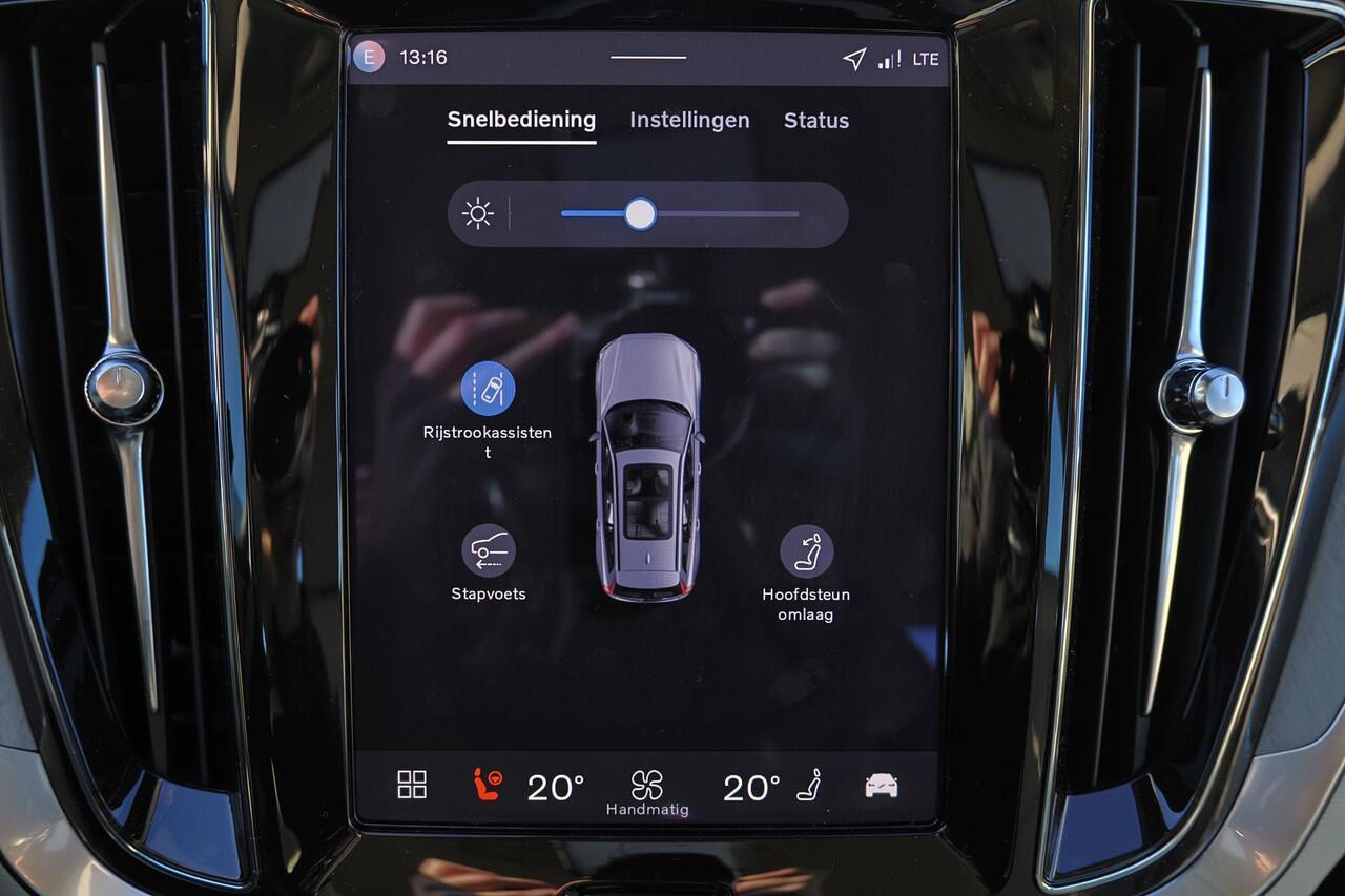 Volvo V60 T6 Recharge AWD Core - IntelliSafe Assist & Surround - 360º Camera - Harman/Kardon audio - Adaptieve LED koplampen - Verwarmde voorstoelen, stuur & achterbank - Parkeersensoren voor & achter - Elektr. bedienb. voorstoelen met geheugen - 19' LMV