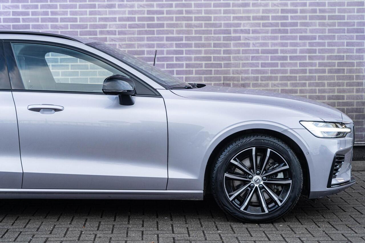 Volvo V60 2.0 T6 Plug-in hybrid AWD Plus Dark Elektrisch verstelbare stoelen | Harmon Kardon | Sportstoelen| Electrisch inklapbare Trekhaak | 360 Camera | Verwarmbare Voorruit