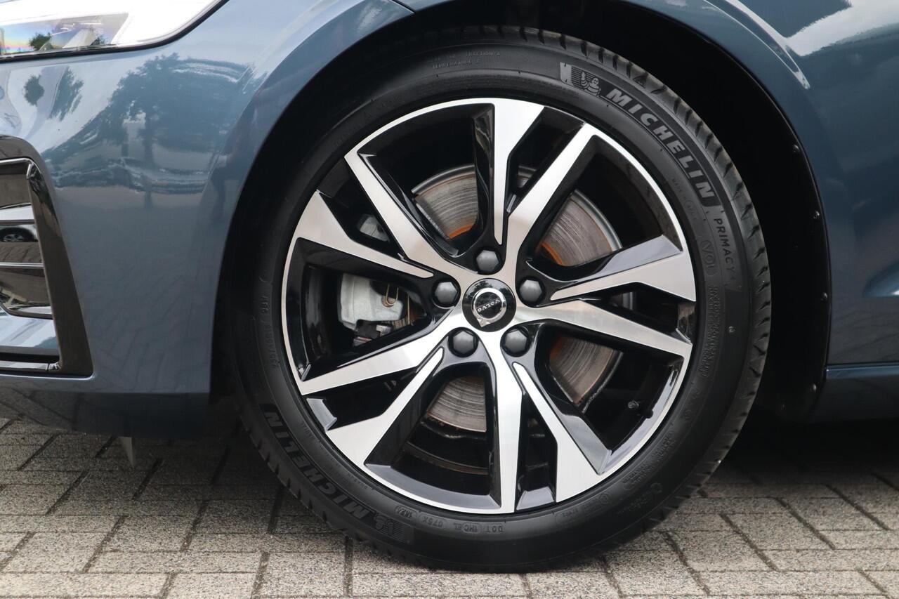 Volvo V60 2.0 B3 Plus Dark