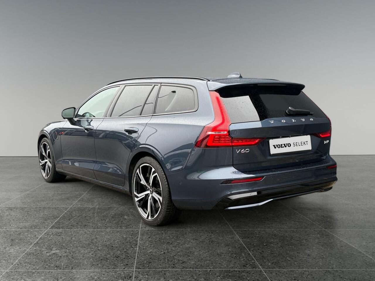 Volvo V60 2.0 T6 Plug-in hybrid AWD Plus Dark | Head-up Display | Lighting Pack | Extra getint glas | 360 graden camera |