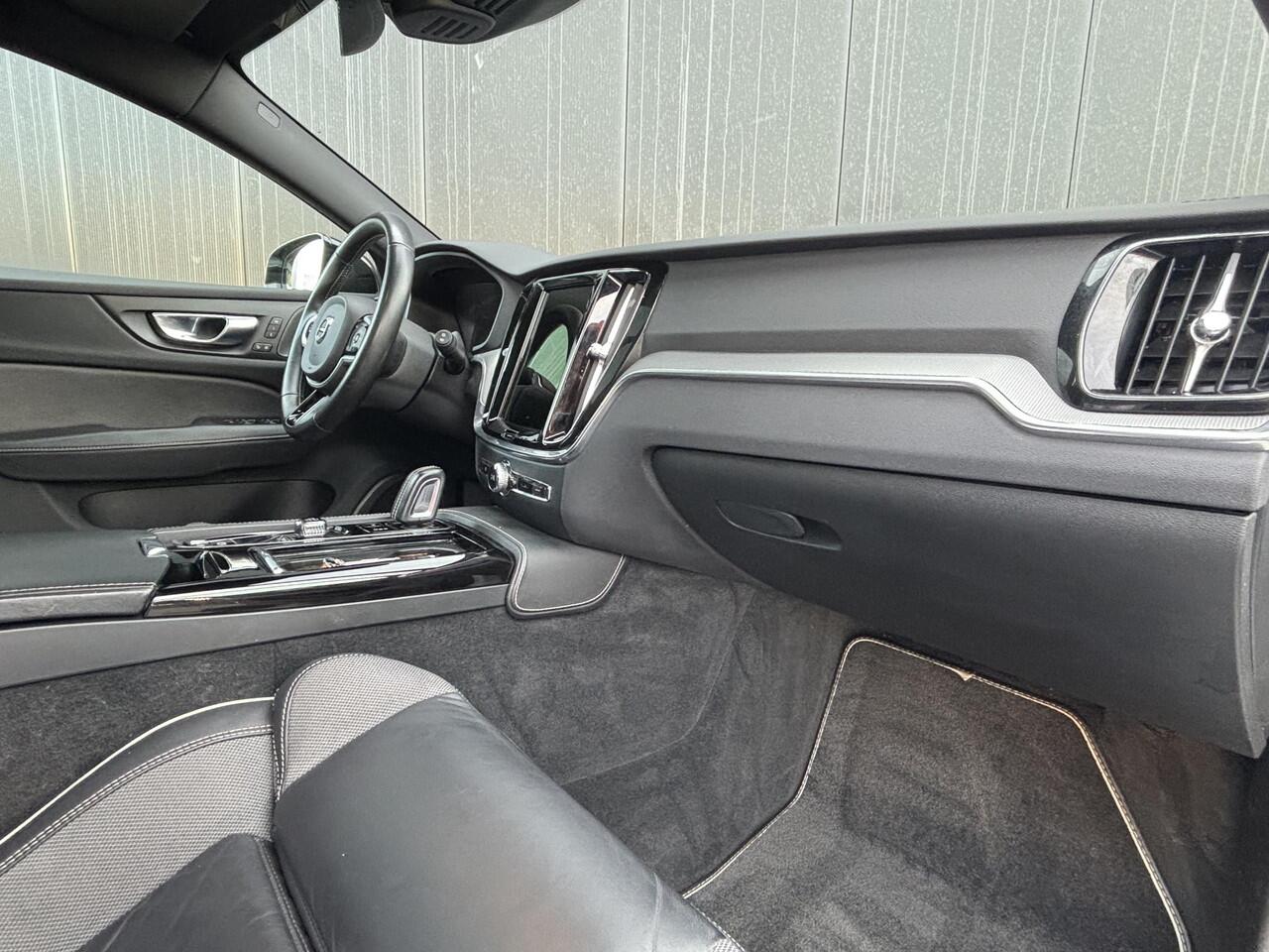 Volvo V60 2.0 T6 Recharge AWD R-Design 360 camera/ schuifdak/ climate line/ 19 inch/ head up display/ trekhaak