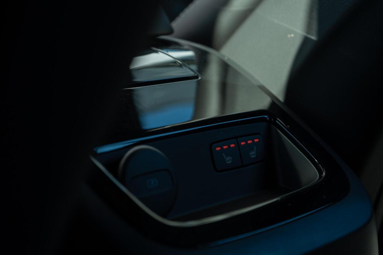 Volvo V60 T6 Plug-in hybrid AWD Plus Dark | Trekhaak | Adaptieve Cruise Control | Harman Kardon | BLIS| 360° camera | Stoelverw. V+A