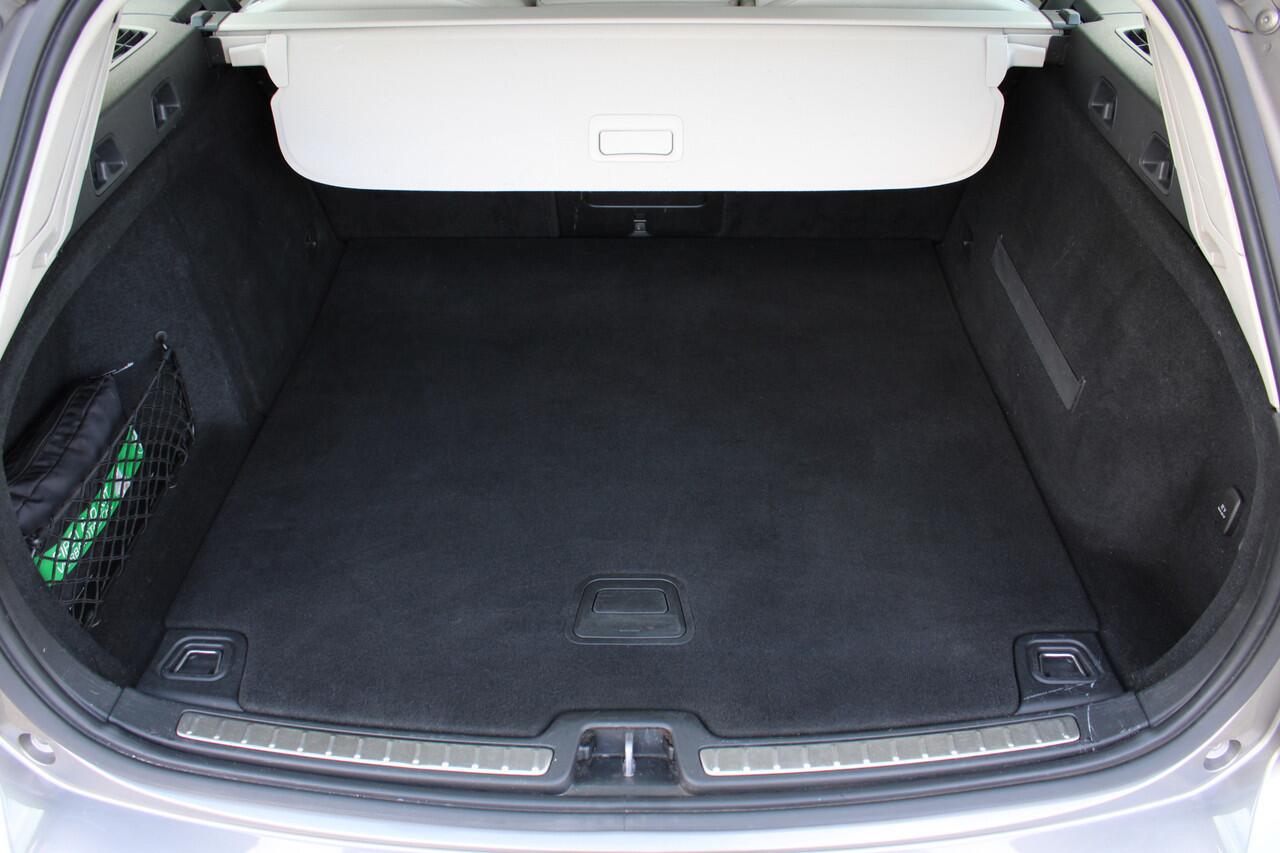 Volvo V60 T5 Automaat Momentum | Verw. Voorstoelen | PDC V+A | El. Trekhaak | AppleCarplay | 19" LMV