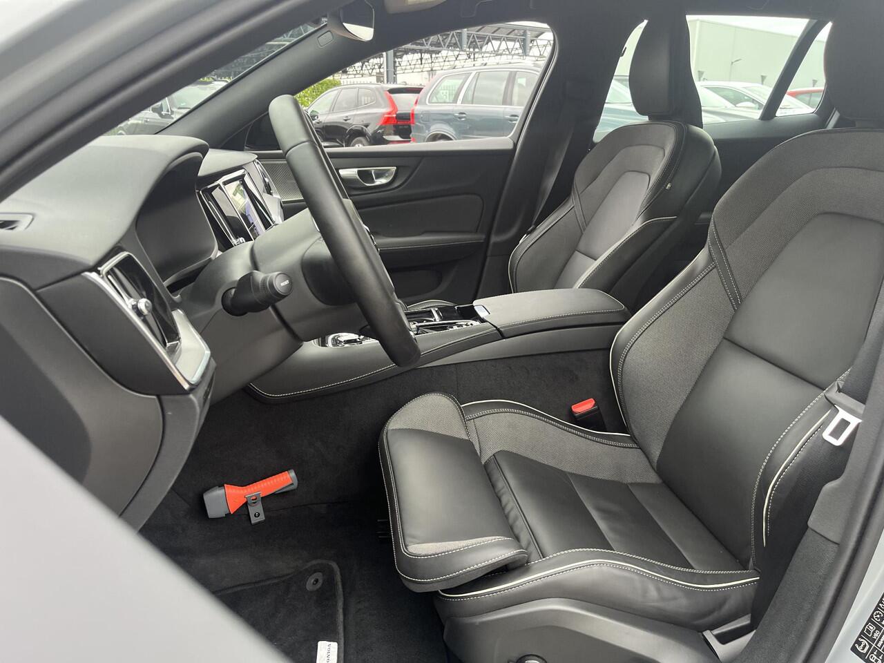 Volvo V60 T6 Plug-in hybrid AWD Plus Dark | Pilot Assist | Trekhaak | H&K Audio | 360 Camera