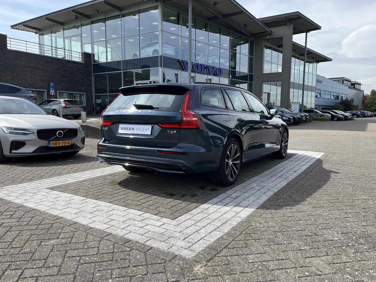 Volvo V60 T6 Plug-in hybrid AWD Plus Dark | Harman/Kardon | Trekhaak | Memoryseats | Keyless Entry |