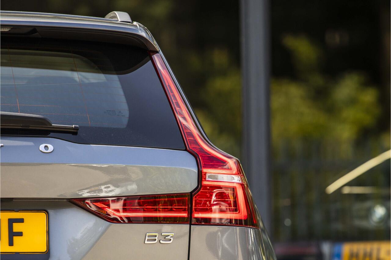 Volvo V60 2.0 B3 Momentum Advantage