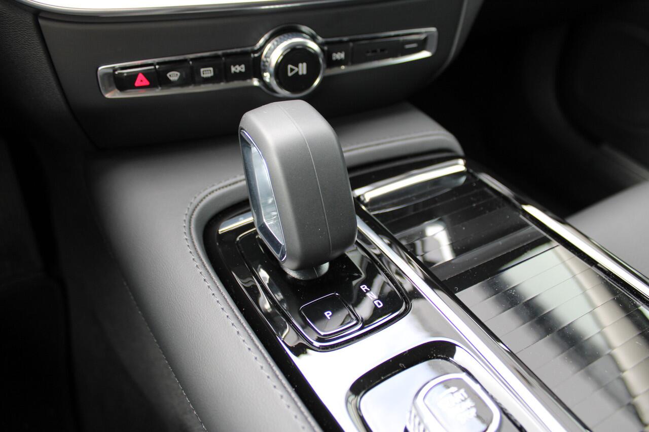 Volvo V60 2.0 T6 Plug-in hybrid AWD Plus Dark | Panoramadak | Trekhaak | H/K | 360 Camera