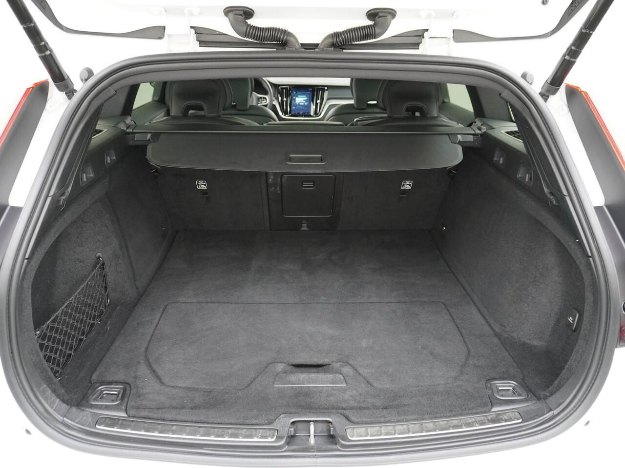 Volvo V60 2.0 T6 Recharge AWD Dark R-Design LongRange/Panodak/Camera/Headup etc.