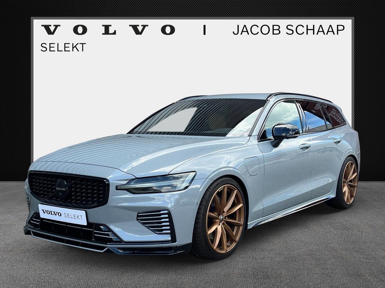 Volvo V60 T6 Plug-in hybrid AWD Plus Dark / Custom made Black Sheep uitvoering / 20" Heico matt Bronze / Heico verlaagd / Geventileerd Amber Leder /