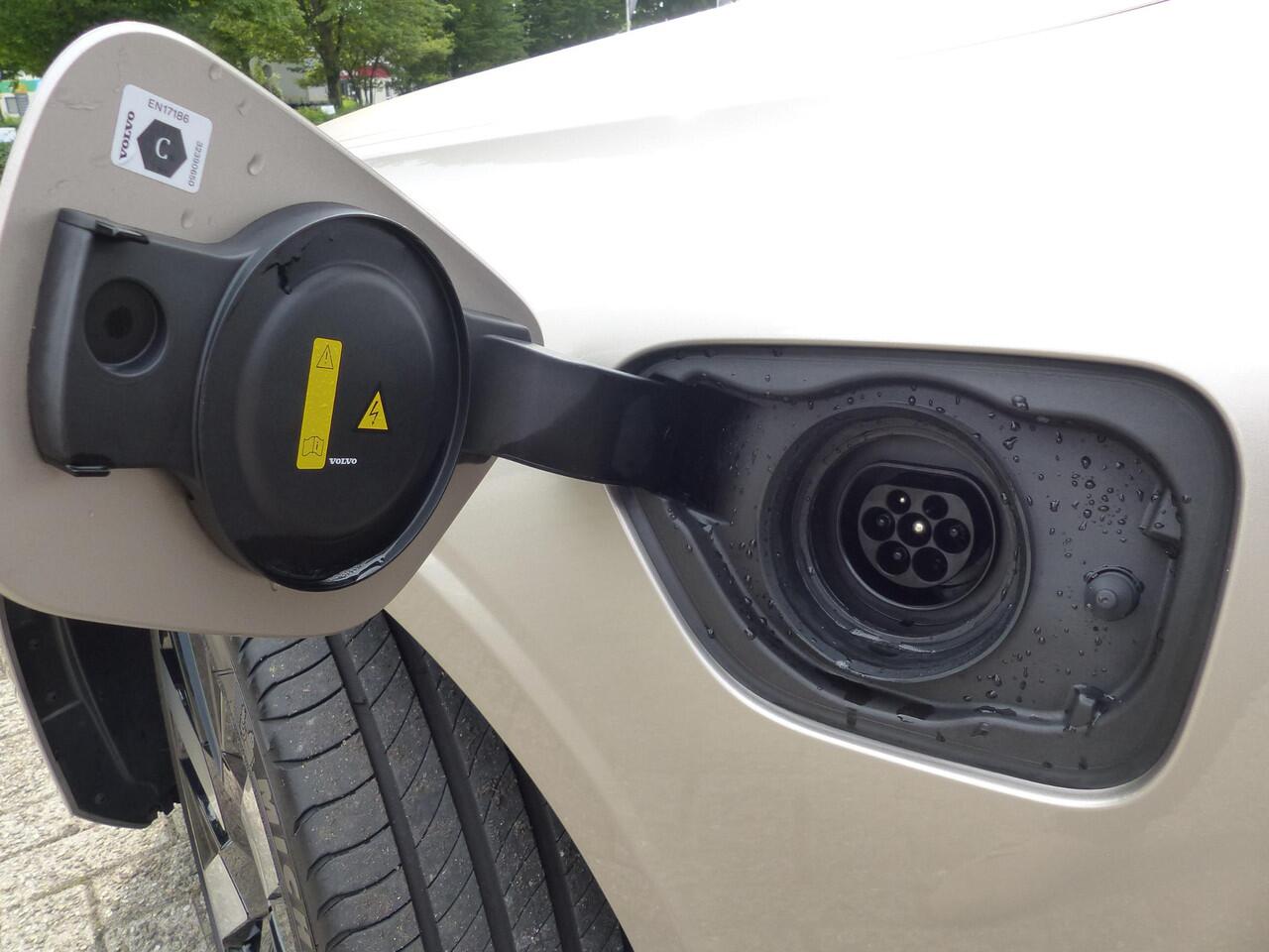 Volvo V60 T6 Plug-in hybrid AWD Plus Dark