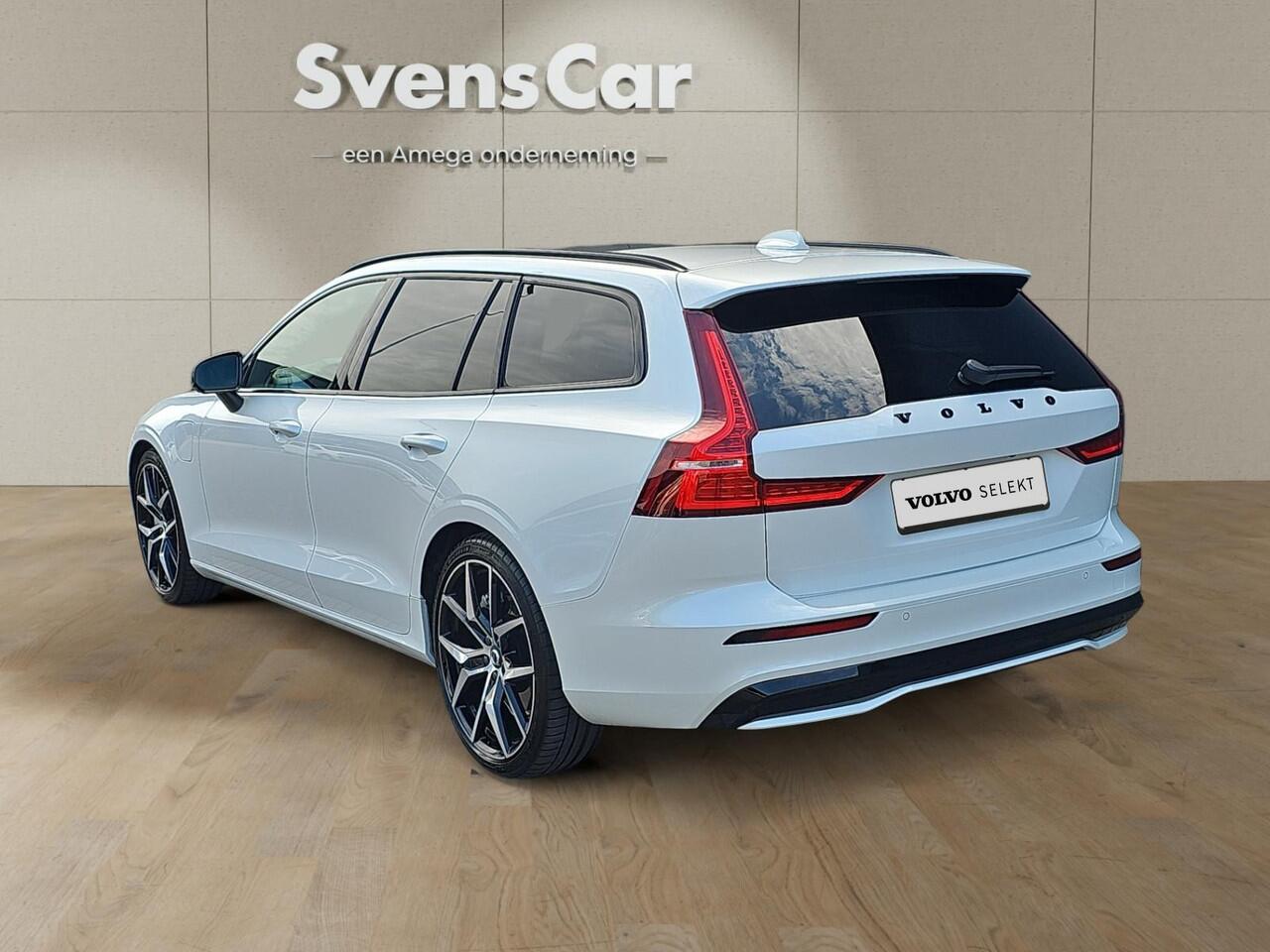 Volvo V60 2.0 T6 Plug-in hybrid AWD Plus Dark | Polestar Engineered 20 inch velgen | Panoramadak | Harman/Kardon | Sportstoelen |