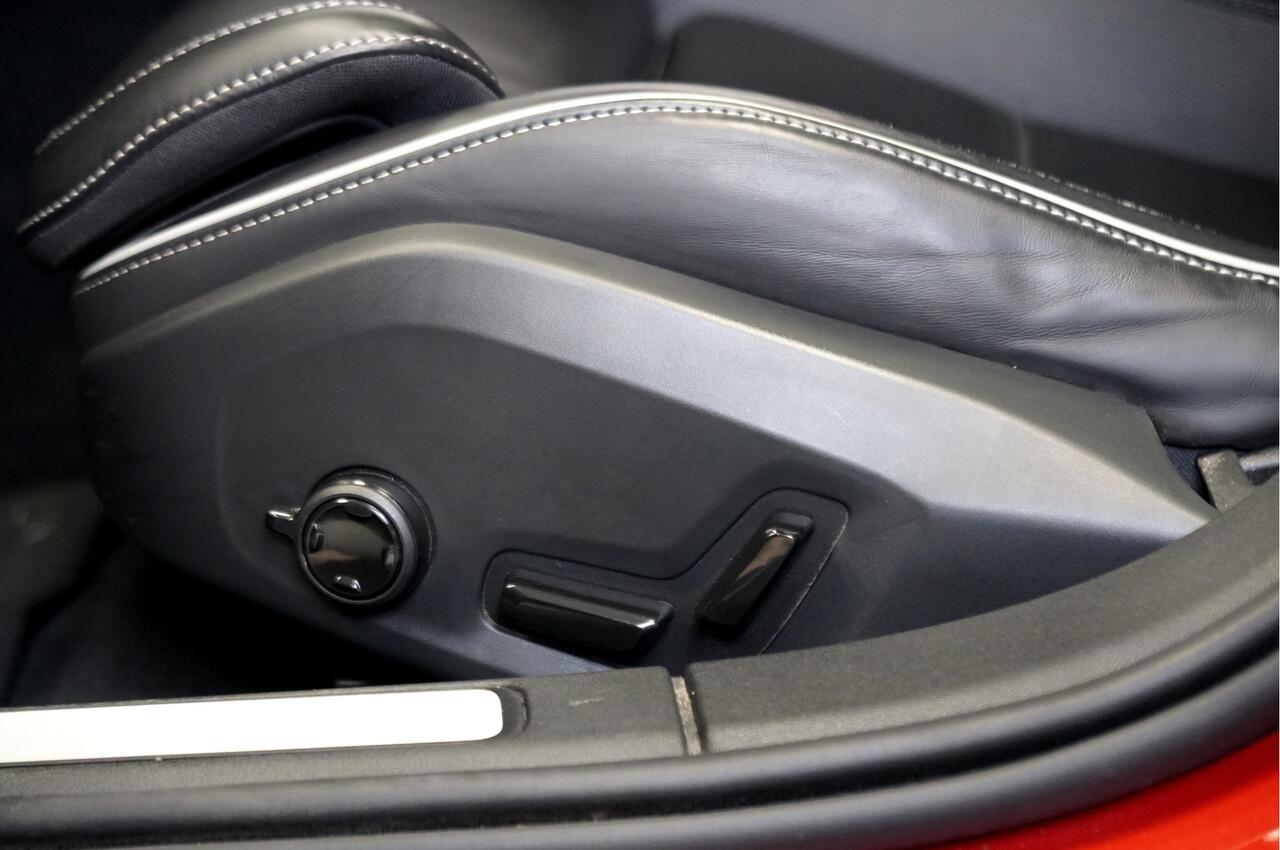 Volvo V60 2.0 T8 AWD Long Range 335kW/455pk Aut8 Plug-in hybrid Plus Dark PANORAMADAK + PILOT ASSIST + EL.TREKHAAK + STOEL-&STUURVERWARMING + MATRIX LED + ADAPT.CRUISE + KEYLESS + SPORTSTOELEN + CAMERA + PARKSENSOREN V&A + 19" LM-VELGEN!!