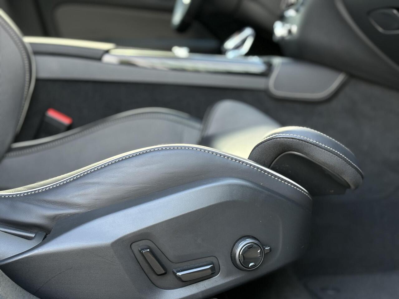 Volvo V60 2.0 T6 Plug-in hybrid AWD Plus Dark | 360° Camera | Stoel en stuurverwarming | Trekhaak | Adaptieve cruise control | Harman/Kardon audio | BLIS dodehoekdetectie |