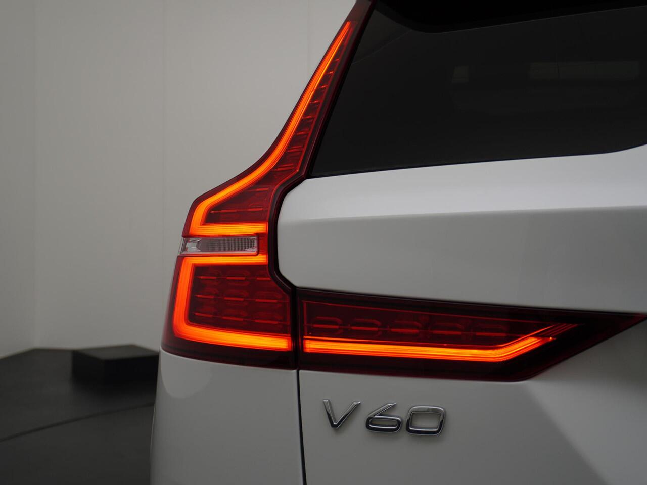 Volvo V60 2.0 T6 Recharge AWD Dark R-Design LongRange/Panodak/Camera/Headup etc.