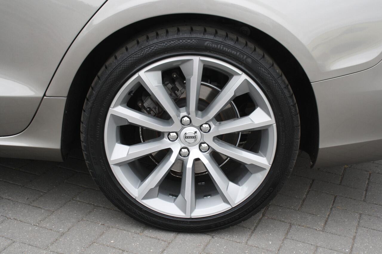 Volvo V60 2.0 T4 Momentum Pro NAVIGATIE - CAMERA - 1e EIGENAAR - RIJKLAAR